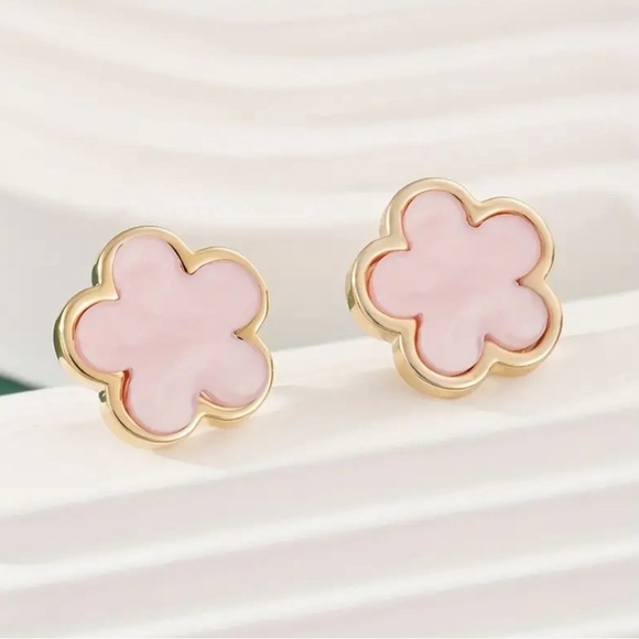 Jewelry - Gold and pink petal flower clover stud earrings